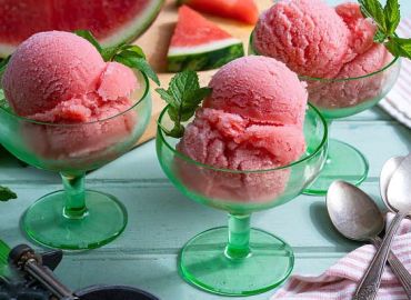 چگونه با هندوانه بستنی درست کنیم؟