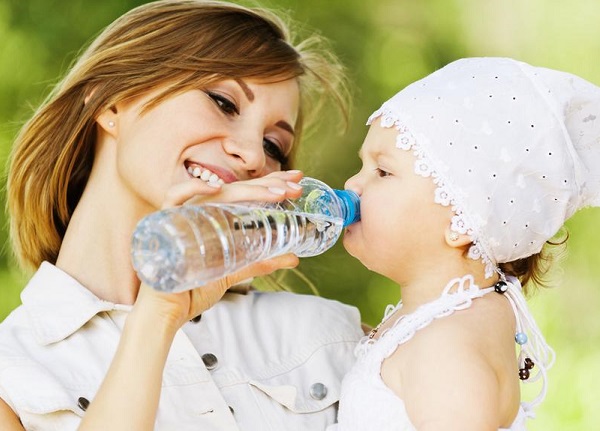 نقش آب معدنی در سلامت نوزاد