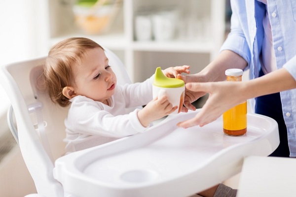 فواید آبمیوه برای کودک 8 ماهه