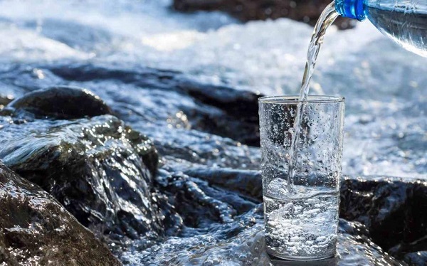خصوصیات آب معدنی سالم