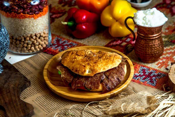 دوغ سنتی ترکیه همراه دونر کباب
