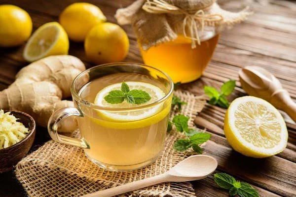 فواید نوشیدنی آب لیمو و عسل