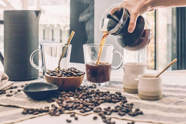 چرا قهوه یک چربی‌سوز موثر است و به لاغری کمک می‌کند؟