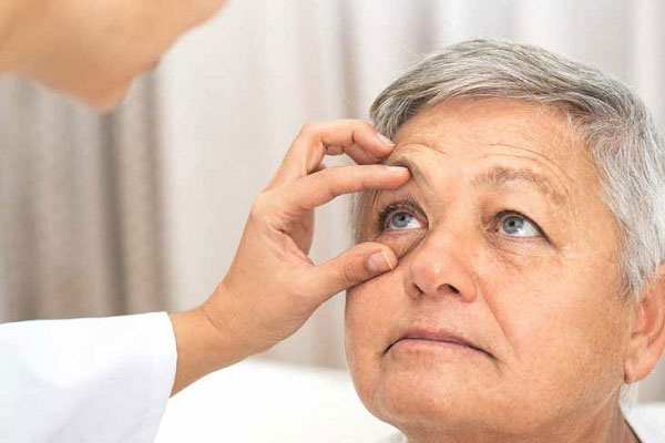 مصرف کافئین برای رفع التهاب پلک چشم