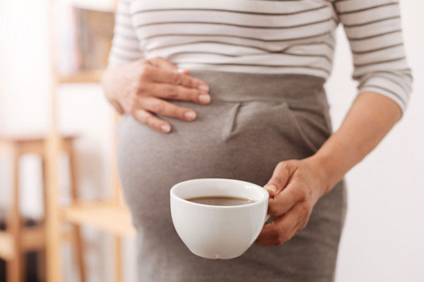 عوارض مصرف زیاد کافئین در بارداری
