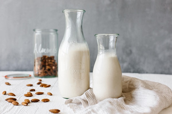 شیر بادام؛ جایگزین شیر گاو