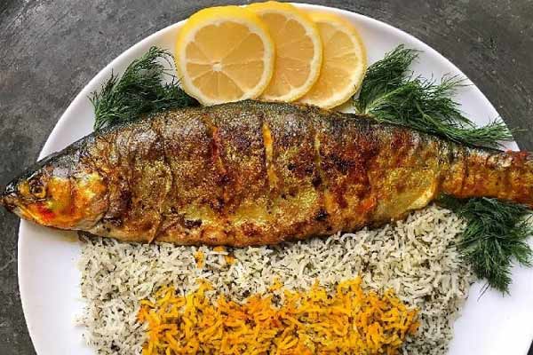 سبزی پلو با ماهی غذای سنتی شب عید