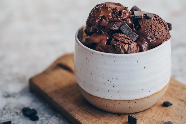 طرز تهیه بستنی شکلاتی خانگی (روش دوم)