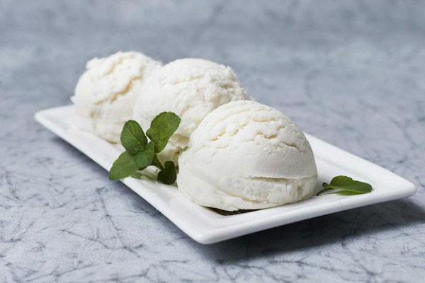 طرز تهیه ساده‌ترین نوع بستنی وانیلی