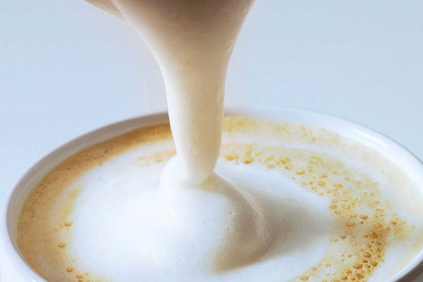 روش های تهیه فوم شیر در خانه
