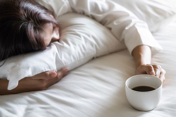 چرا قهوه باعث خواب‌ آلودگی در من می شود؟