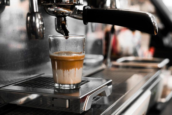 طرز تهیه شیر قهوه با قهوه ساز برقی