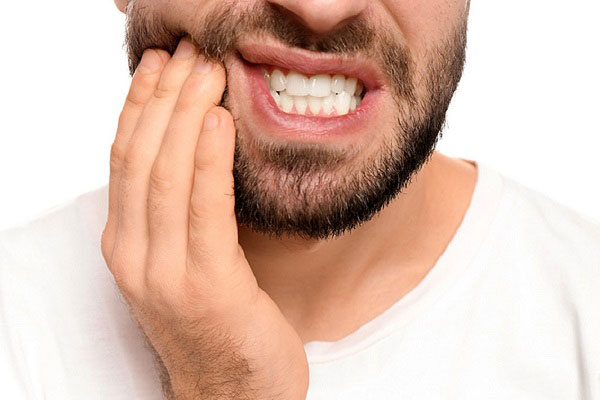 آسیب به دندان‌ها