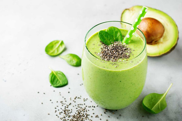 اسموتی سبز پروتئینی با اسفناج و آووکادو: سبز و پرخاصیت