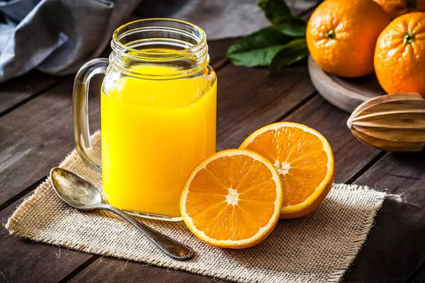 آب پرتقال تازه؛ منبعی غنی از مواد مغذی ضد التهاب