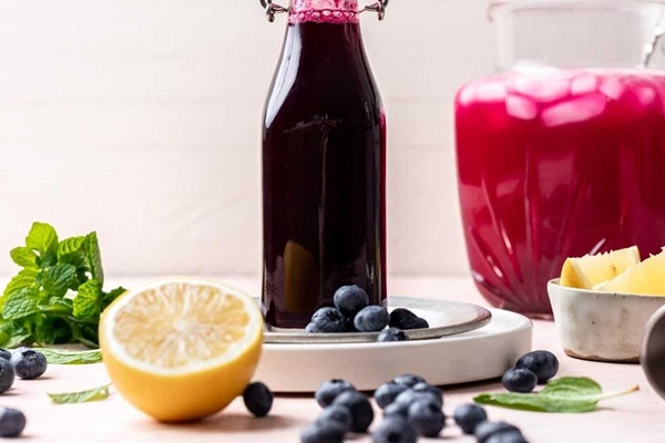 طرز تهیه نوشیدنی صبحگاهی با بلوبری