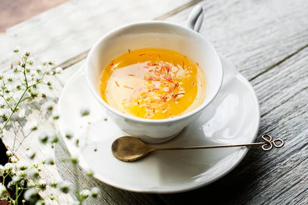 چای زنجبیل و زعفران