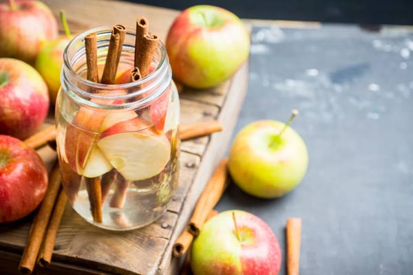 مواد لازم برای تهیه دتاکس واتر سیب و دارچین