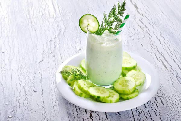 انواع مدل‌های نوشیدنی خیار و ماست