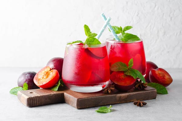 طرز تهیه انواع نوشیدنی تابستانی با آلو