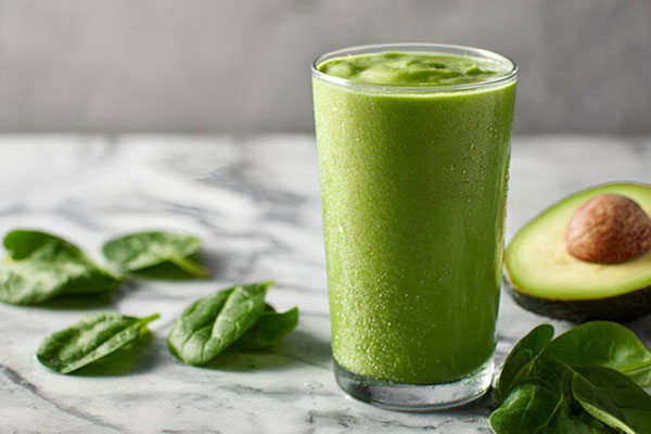 ارزش غذایی و خواص درمانی اسموتی آووکادو و اسفناج