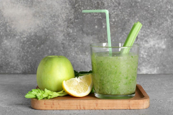 مواد اولیه اسموتی خیار و کرفس