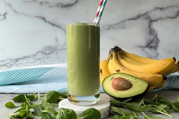 اسموتی آووکادو و اسفناج