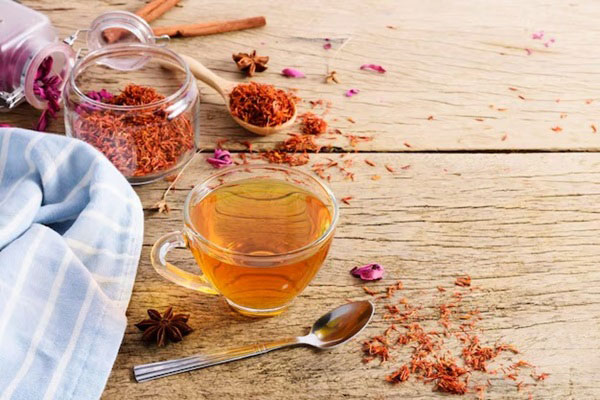 مواد لازم برای تهیه دمنوش گل محمدی و زعفران (برای ۲ نفر)