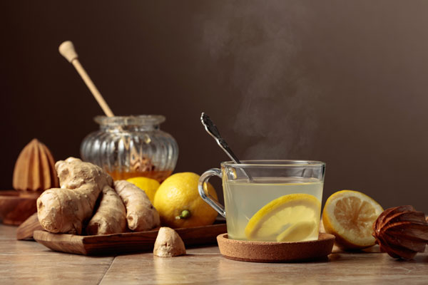 مواد لازم برای تهیه معجون عسل، زنجبیل و آب ‌لیمو