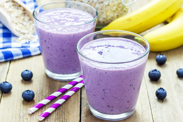 مواد لازم برای تهیه اسموتی بلوبری و شیر بادام