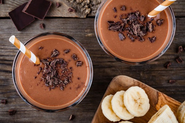 مواد لازم برای تهیه نوشیدنی گرم شکلات و موز